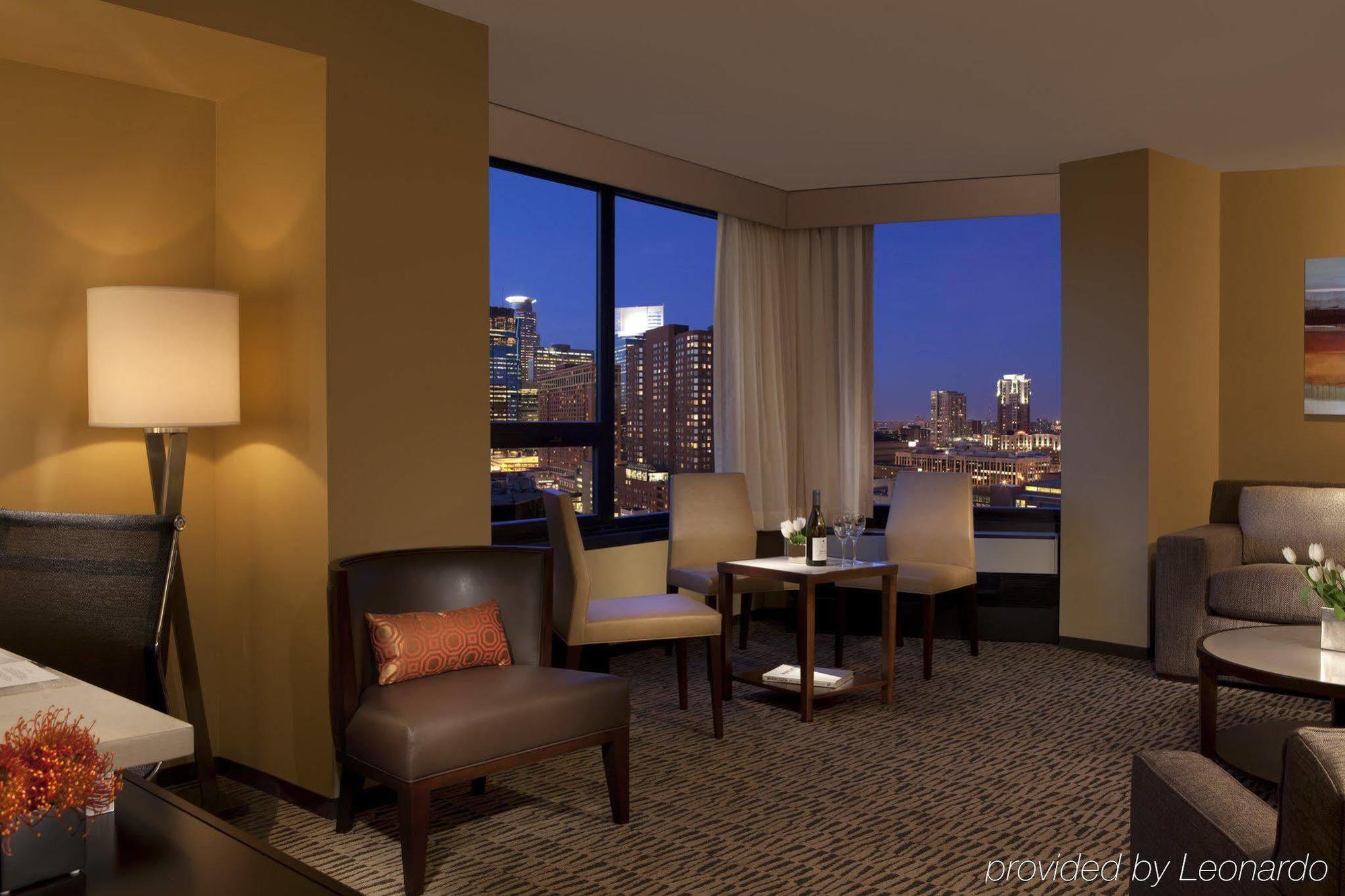 Sheraton Minneapolis Downtown Convention Center Exterior photo